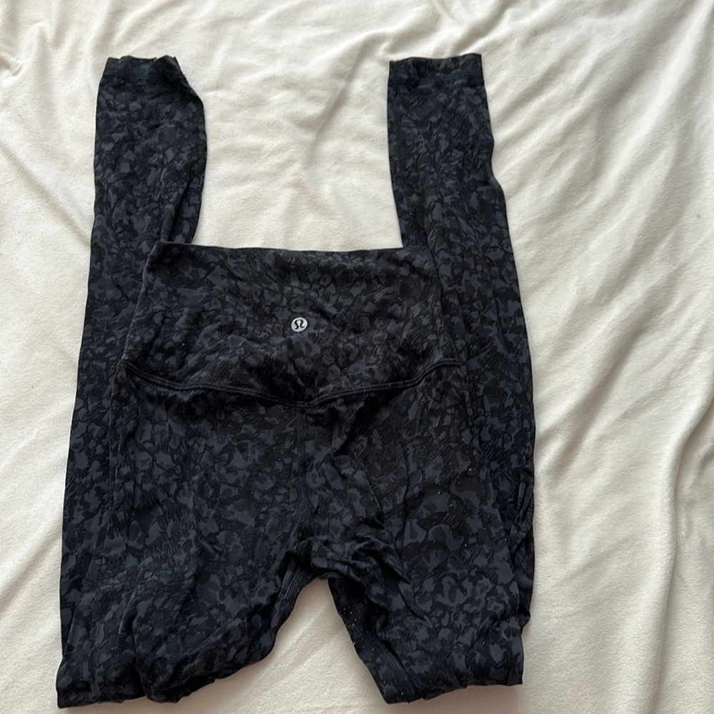 Lululemon leggings size 2, 28”